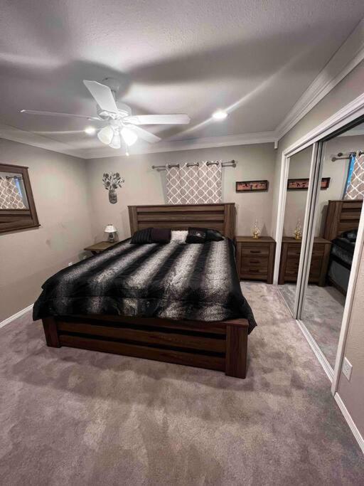 2 Bedroom Luxury Home.. Wooden Floors And Ceilings Далас Екстериор снимка